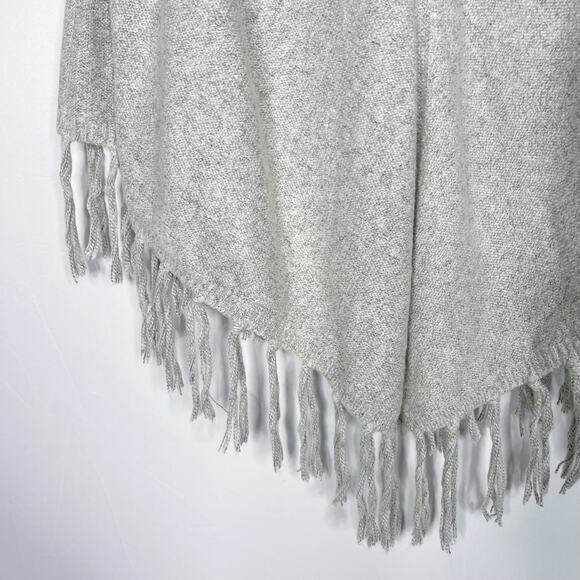 Banana Republic Womens XS/S Gray Fringe Knit Poncho Sweater Cozy Shrug Cape - Picture 4 of 10